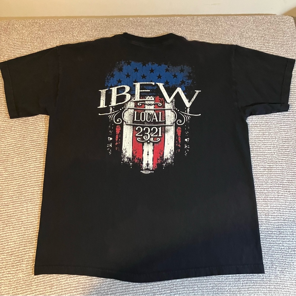 IBEW electric Union local 2321 Massachusetts t shirt American flag